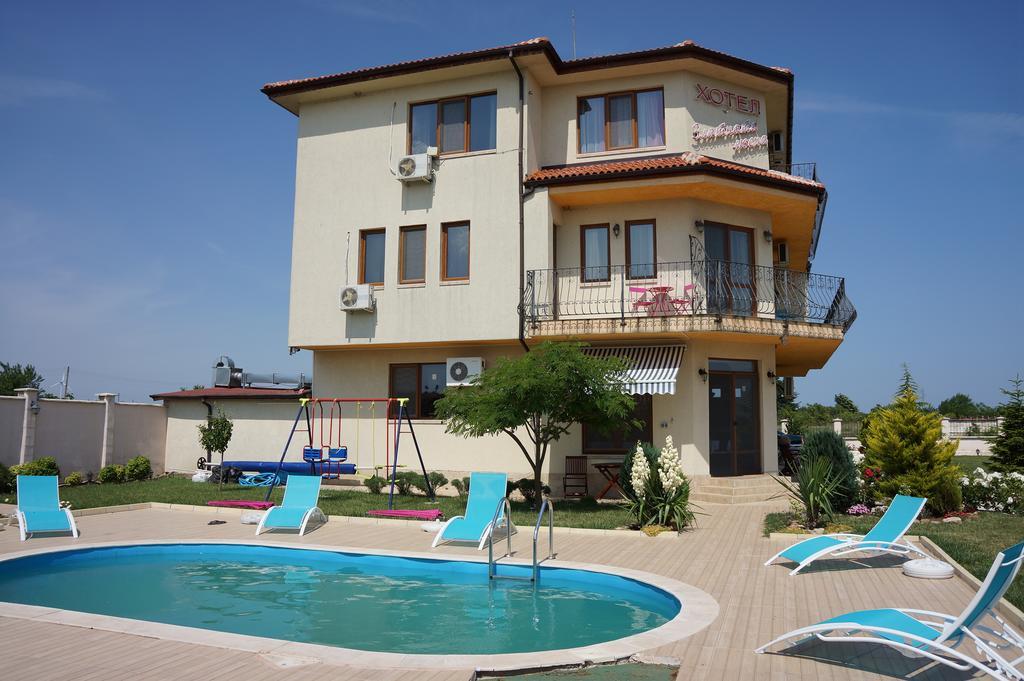 Guest House Golden Flake 4Km From Bolata Beach Bŭlgarevo エクステリア 写真