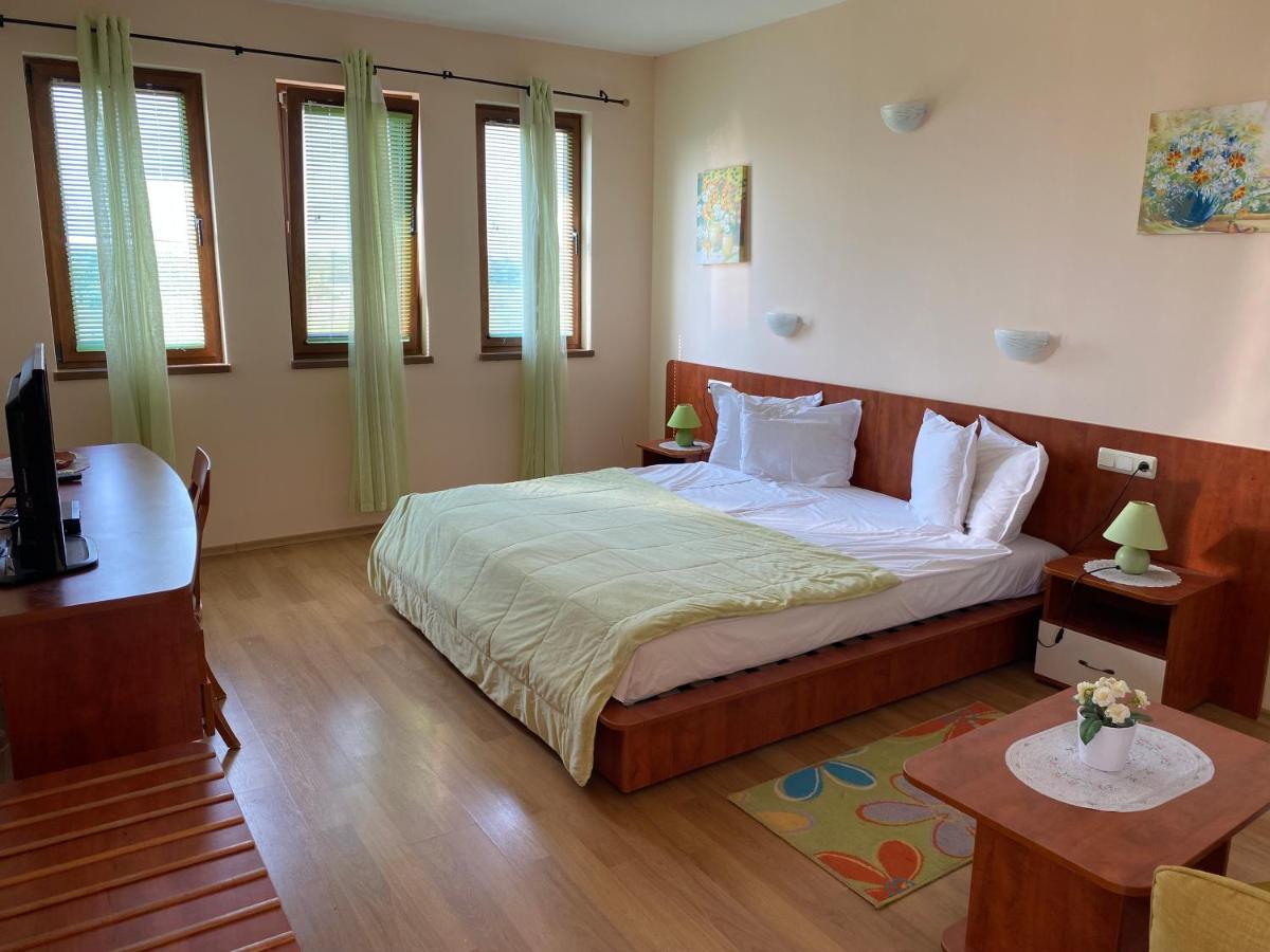 Guest House Golden Flake 4Km From Bolata Beach Bŭlgarevo エクステリア 写真