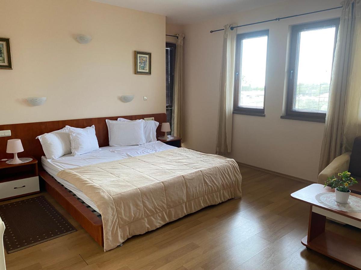 Guest House Golden Flake 4Km From Bolata Beach Bŭlgarevo エクステリア 写真
