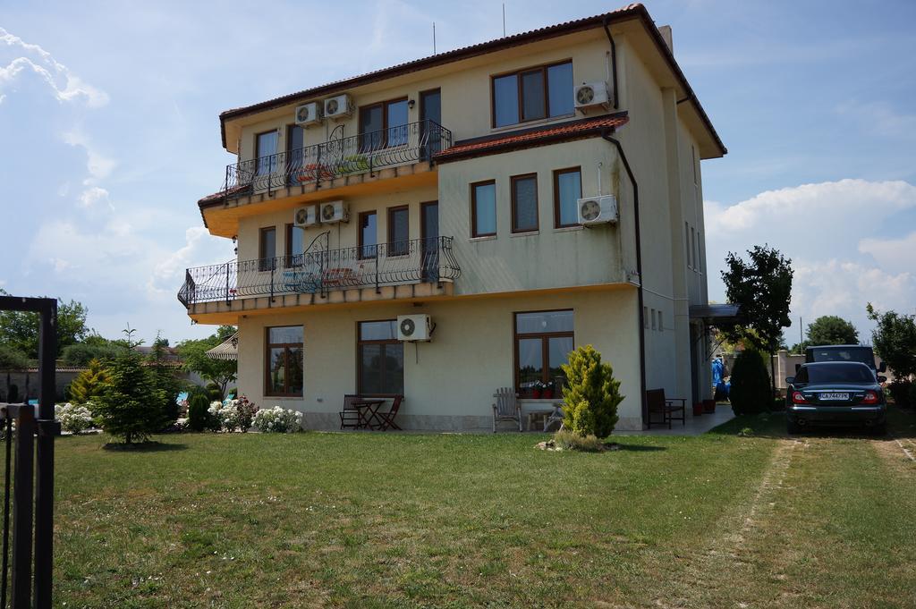 Guest House Golden Flake 4Km From Bolata Beach Bŭlgarevo エクステリア 写真