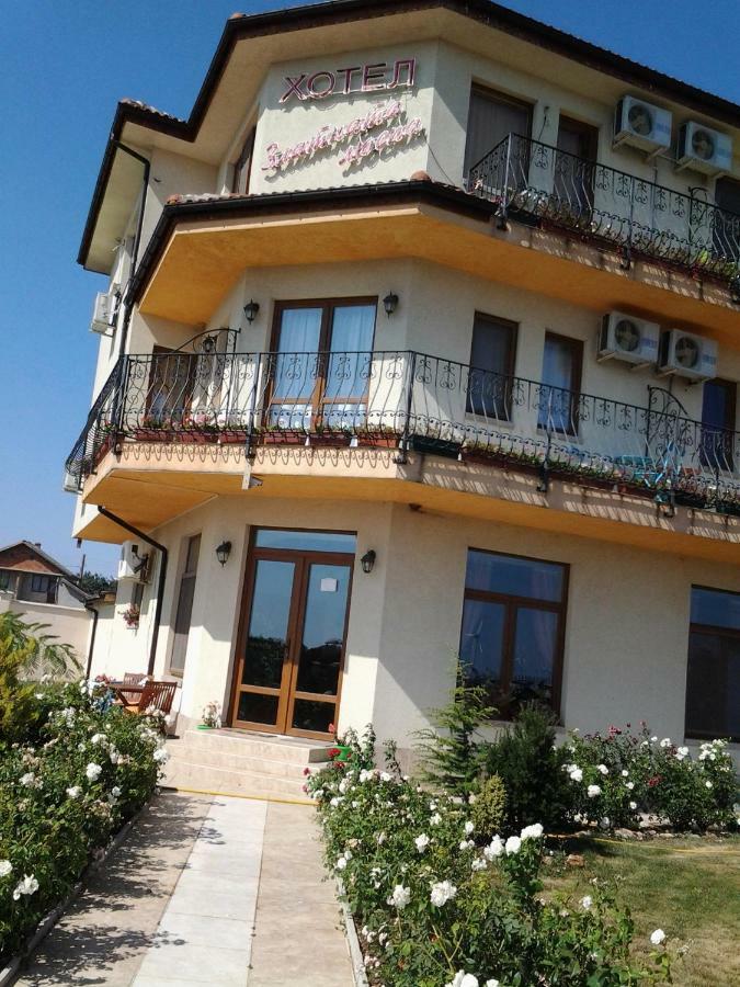 Guest House Golden Flake 4Km From Bolata Beach Bŭlgarevo エクステリア 写真